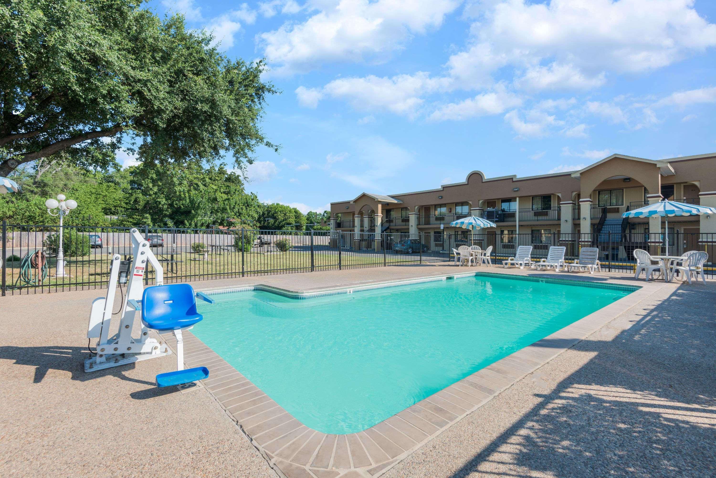 Days Inn By Wyndham San Marcos Eksteriør billede